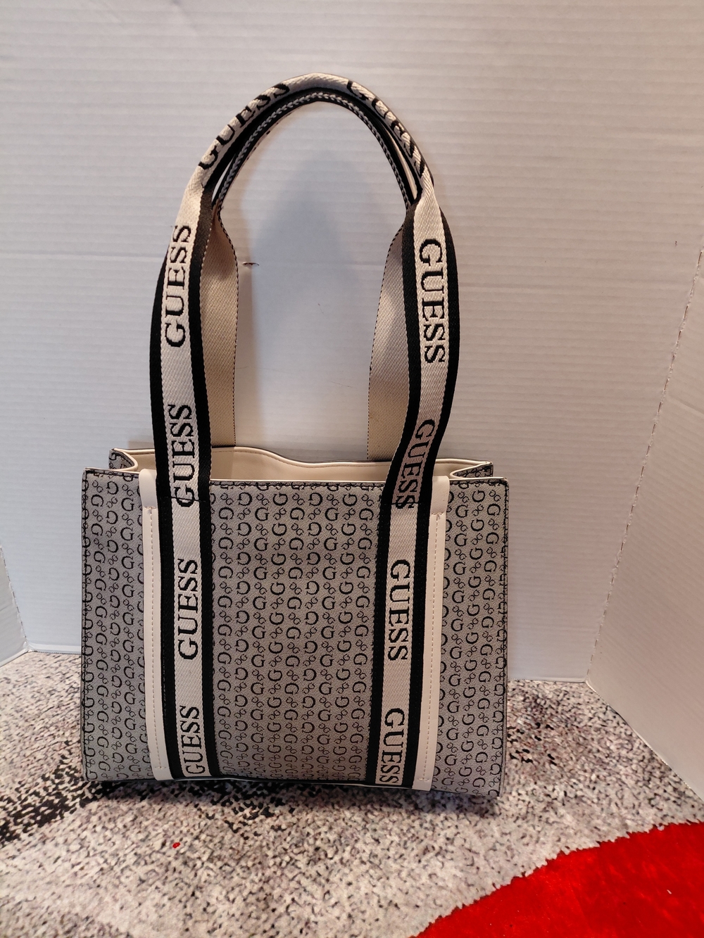 Guess Designer Fashion Shoulder Hand Bag Purse Snap Button Leather City Scape